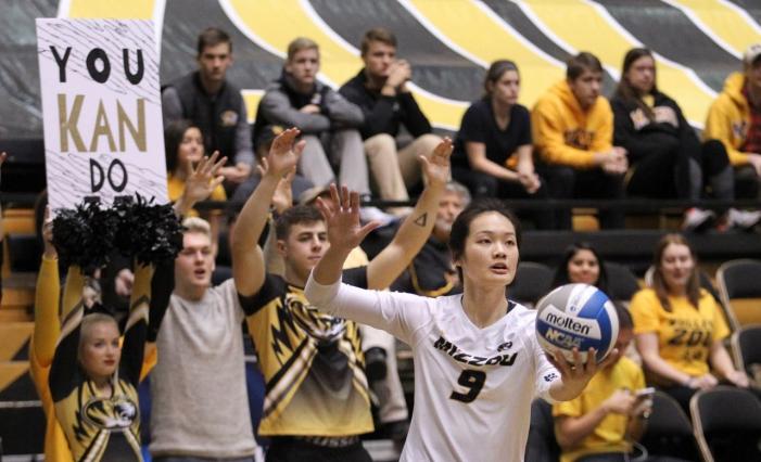 Carly Kan playing volleyball 